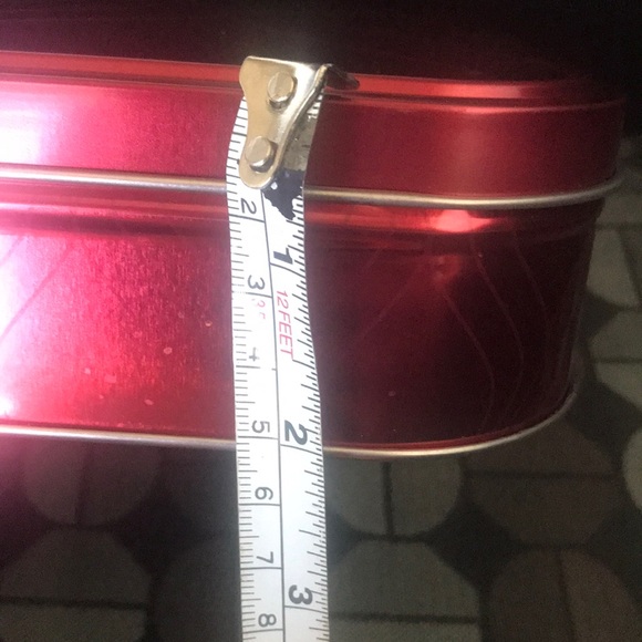 Red Cookie Tin Rectangular 💝 $1 when Purchased with another item 💝 - Picture 8 of 8